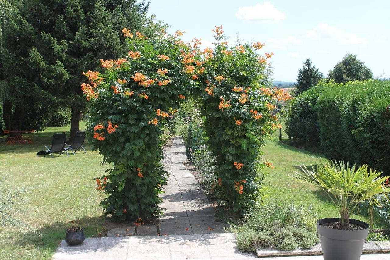 Les Laurentides Hotel Athee  Bagian luar foto